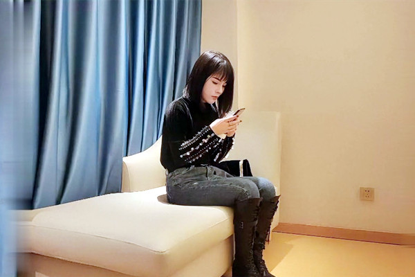 性 感 高靴 牛仔裤 妹 子口 交 乳 交